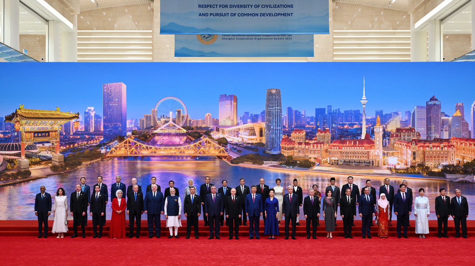členové 26 států SCO summitu v Šanghai včetně členů BRICS+